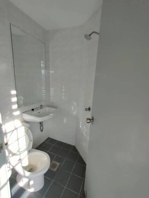 Kuching City 3Bedrooms Apartment Exteriör bild